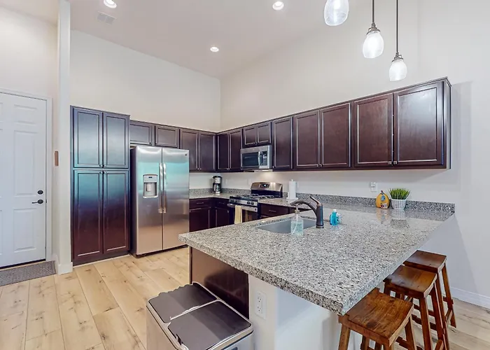 Presidio Pines Retreat Holiday home *